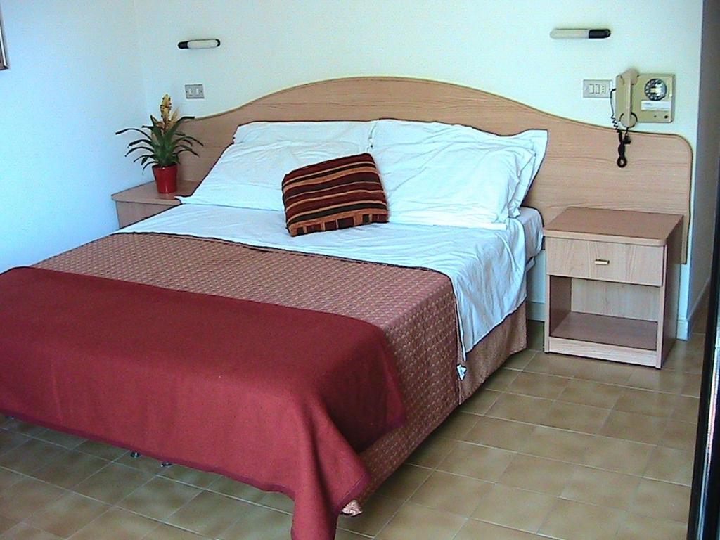 Hotel Universo Rimini Zimmer foto
