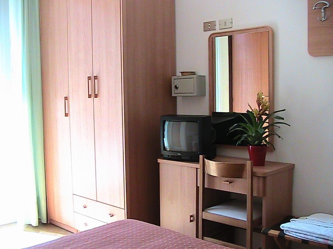Hotel Universo Rimini Exterior foto