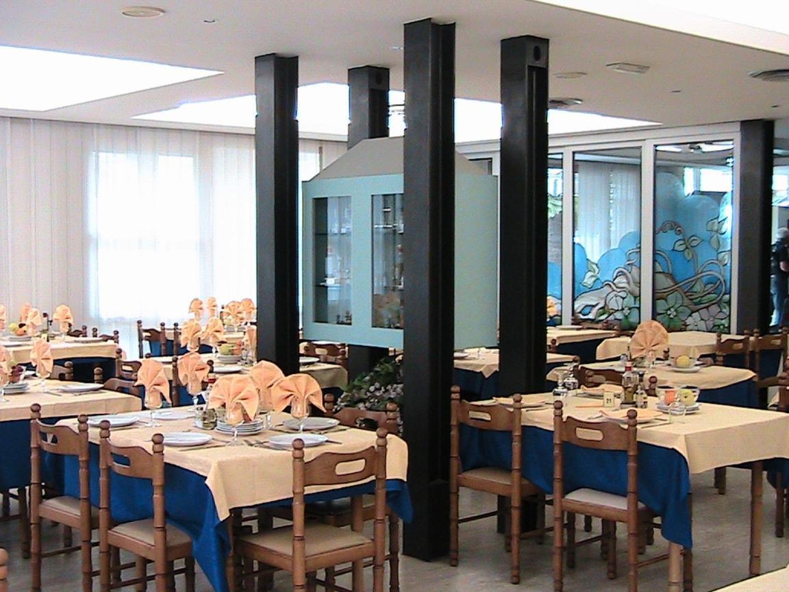 Hotel Universo Rimini Exterior foto