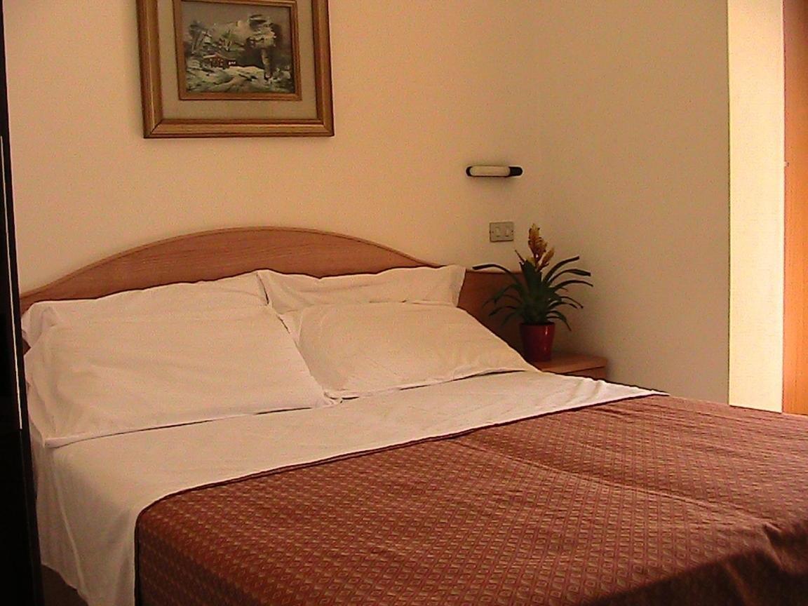 Hotel Universo Rimini Exterior foto